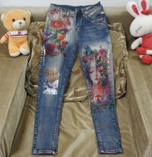 Load image into Gallery viewer, 3D Stretchy Flowers Pattern Painted Woman Elegant Style Denim Women Jeans
